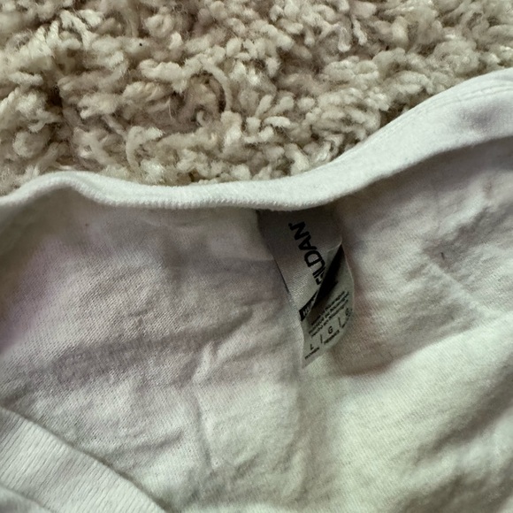 Gildan women’s flowy soft comfy White V neck t-shirt - Picture 3 of 4